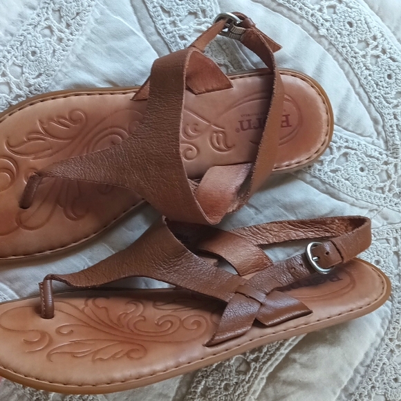 Women's BORN Brown Leather Sandals Size 8 Ankle Strap - Picture 7 of 8